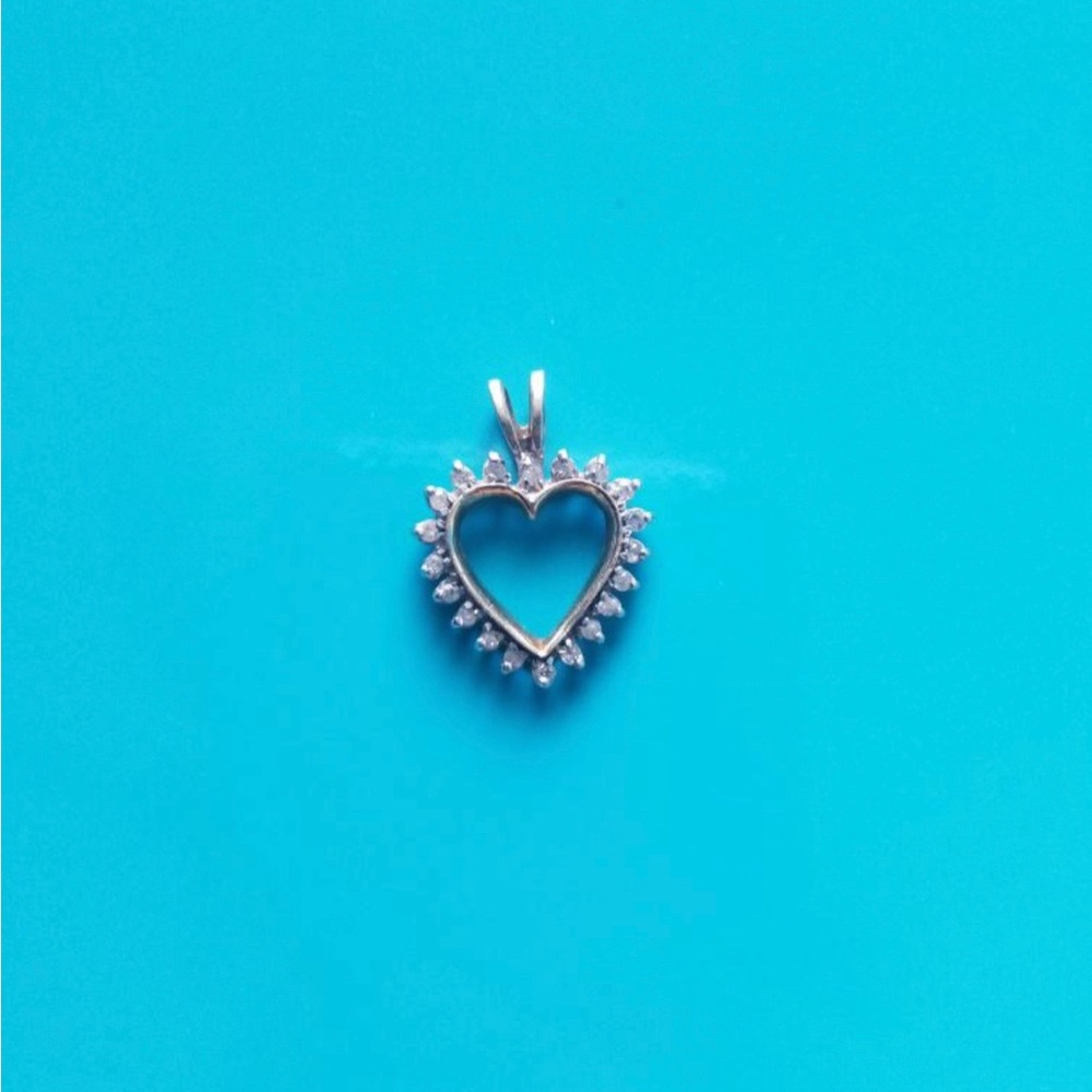 Vintage 10k heart diamond pendant